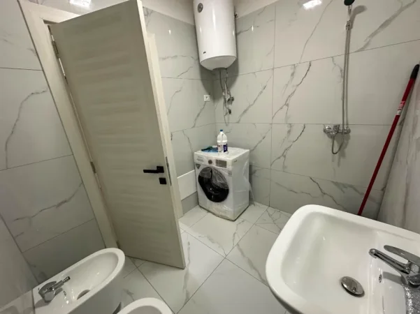 Tirane, jepet me qera apartament 2+1 Kati 4, 87 m² 530 € (Azem Galica)