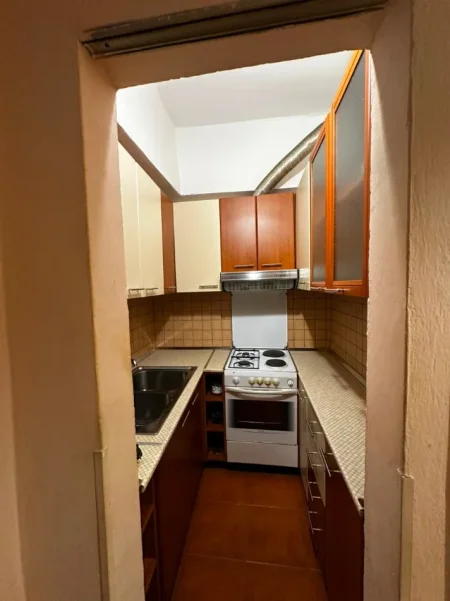 Durres, jepet me qera apartament 2+1+Ballkon , 450 € 