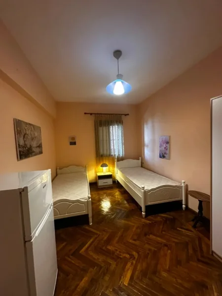 Durres, jepet me qera apartament 2+1+Ballkon , 450 € 