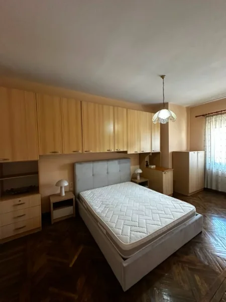 Durres, jepet me qera apartament 2+1+Ballkon , 450 € 