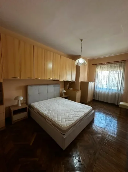 Durres, jepet me qera apartament 2+1+Ballkon , 450 € 
