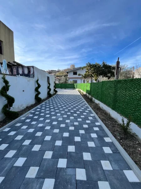 Durres, shitet shtepi 3+1 Kati 0, 310 m² 160.000 € 