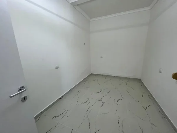 Durres, shitet shtepi 3+1 Kati 0, 310 m² 160.000 € 