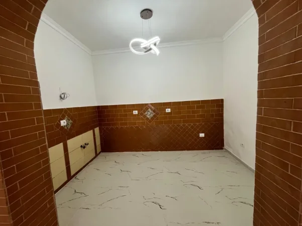 Durres, shitet shtepi 3+1 Kati 0, 310 m² 160.000 € 