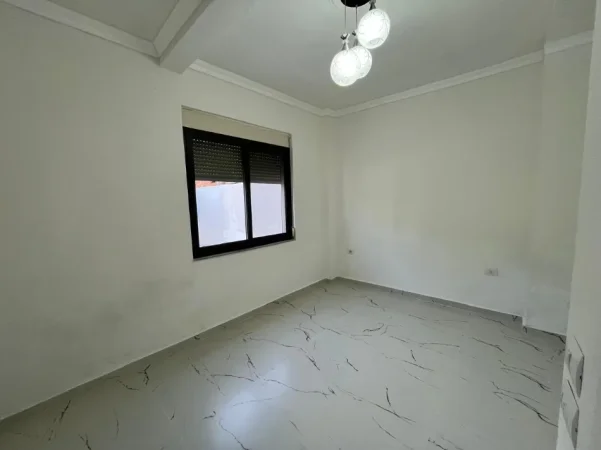Durres, shitet shtepi 3+1 Kati 0, 310 m² 160.000 € 