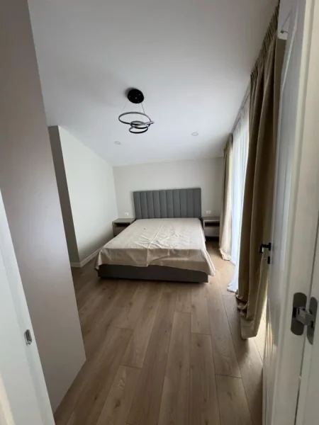Tirane, jepet me qera Vile 3+1 Kati 1, 200 m² 1.500 € (rruga e viles)