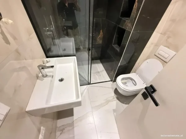 Tirane, jepet me qera apartament 3+1 Kati 6, 135 m² 1.780 € (komuna e parisit)