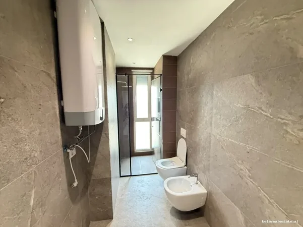 Tirane, jepet me qera apartament 3+1 Kati 6, 135 m² 1.780 € (komuna e parisit)