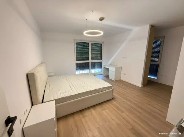 Tirane, jepet me qera apartament 3+1 Kati 6, 135 m² 1.780 € (komuna e parisit)