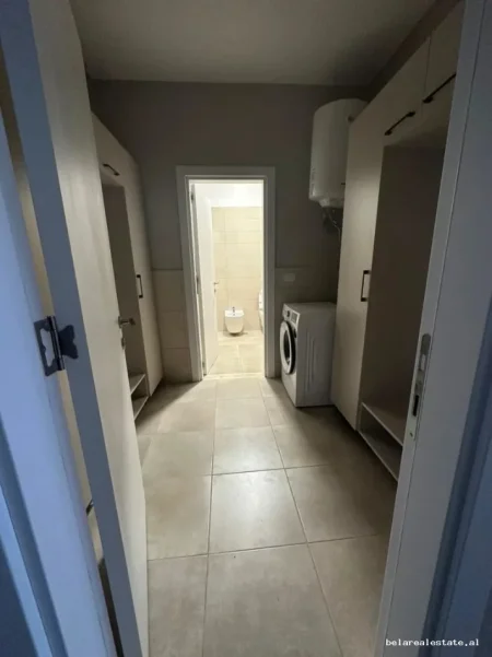 Tirane, jepet me qera apartament 1+1+Ballkon Kati 4, 86 m² 600 € (ali demi)