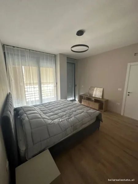 Tirane, jepet me qera apartament 1+1+Ballkon Kati 4, 86 m² 600 € (ali demi)