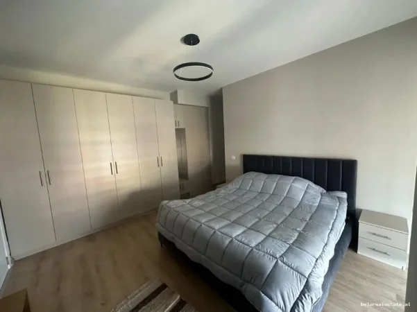 Tirane, jepet me qera apartament 1+1+Ballkon Kati 4, 86 m² 600 € (ali demi)
