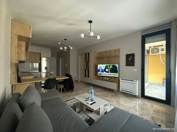 Tirane, jepet me qera apartament 1+1+Ballkon Kati 4, 86 m² 600 € (ali demi)