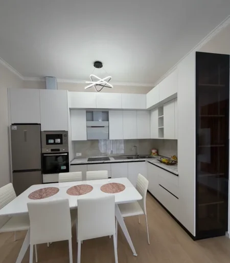 Tirane, jepet me qera apartament 2+1+Ballkon , 114 m² 1.300 € (Kompleksi Delijorgji)