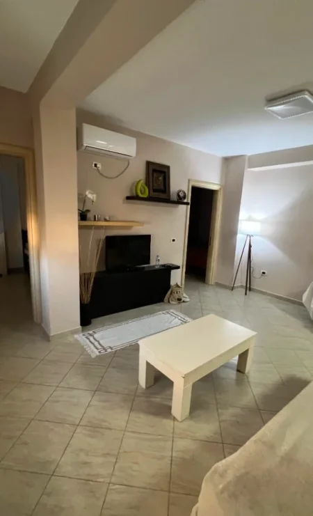 Tirane, jepet me qera 2+1 Kati 3, 70 m² 750 € (Sheshi Wilson)