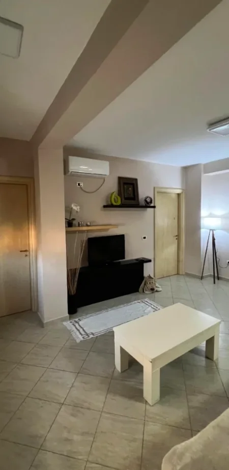 Tirane, jepet me qera 2+1 Kati 3, 70 m² 750 € (Sheshi Wilson)