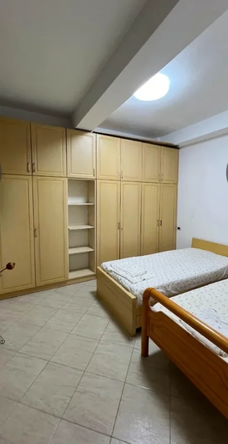 Tirane, jepet me qera 2+1 Kati 3, 70 m² 750 € (Sheshi Wilson)