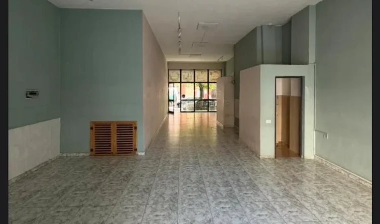 Tirane, jepet me qera Kati 0, 82 m² 800 € (5 maji)