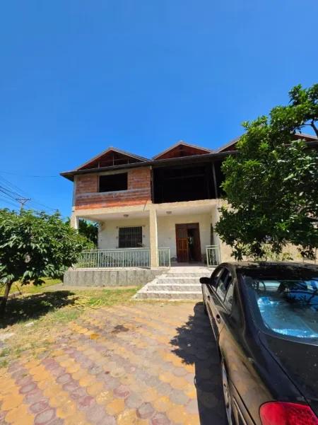 SHITET: Truall ( 500m²) + Shtëpi Private ( 341m² ) 📍 LAPRAKË - Pas Spitalit Ushtarak 200m ) Akses Direkt në Unazë & Autostradë 🛣️ 350.000€ ✨️