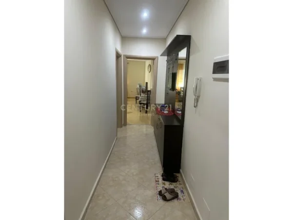 Tirane, shitet apartament 1+1 Kati 4, 57 m² 105.000 € (oxhaku prane xhamisa xhura)