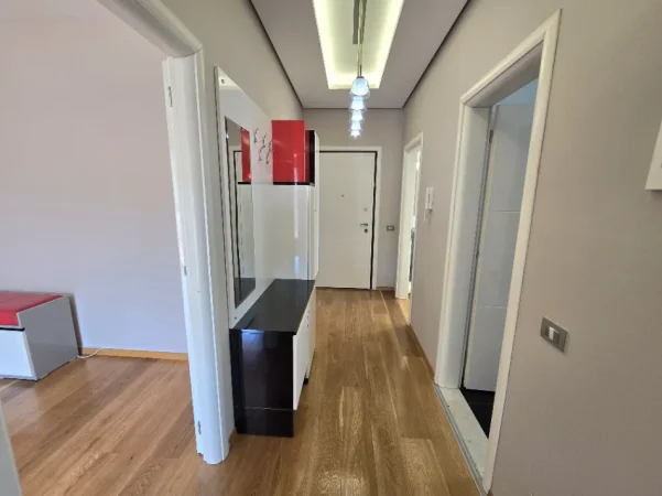 Tirane, shitet apartament 2+1+Ballkon Kati 4, 96 m² 262.000 € (Liqeni I thate)