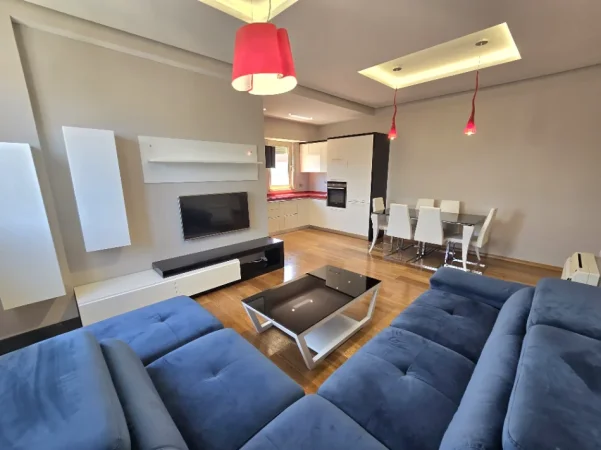 Tirane, shitet apartament 2+1+Ballkon Kati 4, 96 m² 262.000 € (Liqeni I thate)