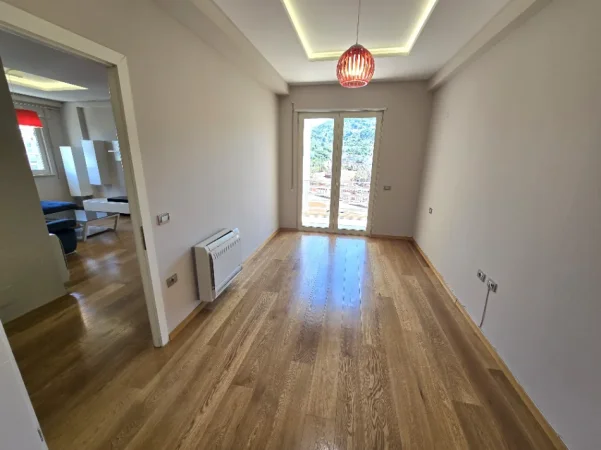 Tirane, shitet apartament 2+1+Ballkon Kati 4, 96 m² 262.000 € (Liqeni I thate)
