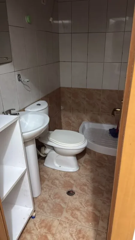Tirane, jepet me qera apartament 1+1 Kati 2, 37 m² 400 € (Pazari i Ri)