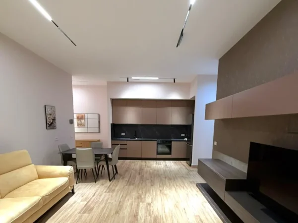 Tirane, jepet me qera apartament 1+1+Ballkon , 90 m² 950 € 
