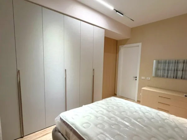 Tirane, jepet me qera apartament 1+1+Ballkon , 90 m² 950 € 
