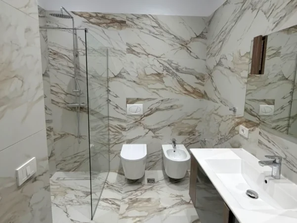 Tirane, jepet me qera apartament 1+1+Ballkon , 90 m² 950 € 