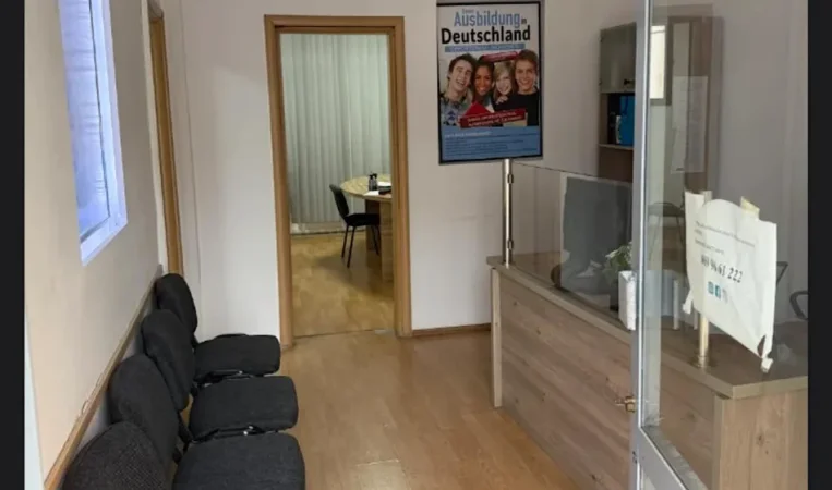 Tirane, jepet me qera zyre Kati 2, 70 m² 500 € (rruga e Elbasanit)