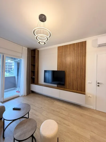 Tirane, jepet me qera apartament 1+1+Ballkon Kati 2, 67 m² 800 € (Komuna e Parisit, Niku Residence)