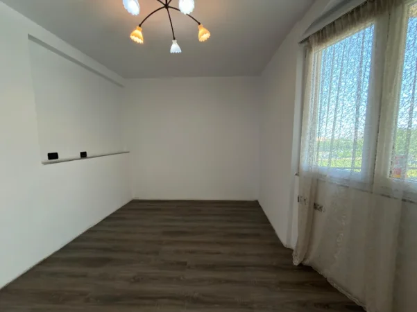 Tirane, shitet apartament 2+1+Ballkon Kati 6, 90 m² 189.000 € (Fusha e Aviacionit)