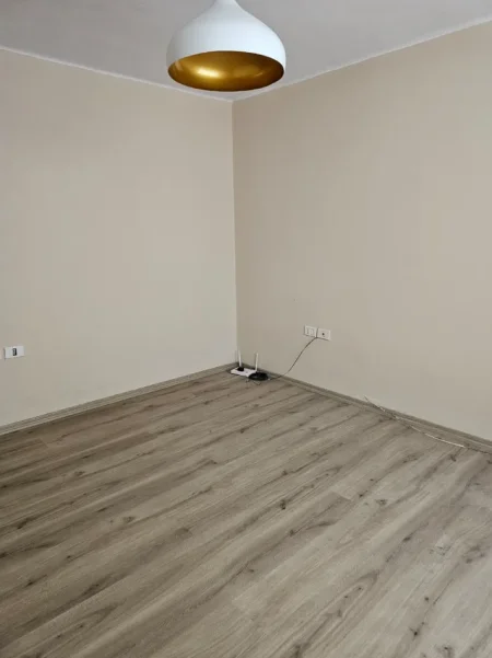 Tirane, jepet me qera apartament 2+1+Ballkon Kati 1, 153 m² 1.000 € (Sheshi Willson, Tiranë)