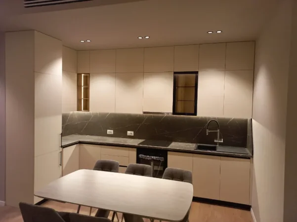 Tirane, jepet me qera apartament 2+1+Ballkon Kati 5, 120 m² 1.500 € (Kompleksi Delijorgji, Rruga e Kavajës)
