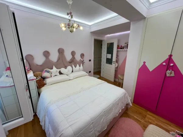 Tirane, shitet apartament duplex 3+1+Ballkon Kati 1, 162 m² 310.000 € (Kodra e Diellit)
