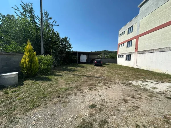 Tirane, jepet me qera ambjent biznesi Kati 2, 2.030 m² 2.150 € (Prush)