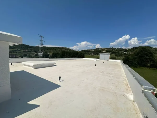 Tirane, jepet me qera ambjent biznesi Kati 2, 2.030 m² 2.150 € (Prush)