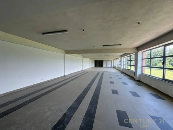 Tirane, jepet me qera ambjent biznesi Kati 2, 2.030 m² 2.150 € (Prush)
