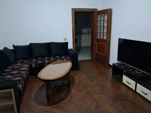 Shqiperi, jepet me qera shtepi 3+1+Ballkon Kati 2, 70 m² 300 € (jorgjia truja nr44 qyteti student)