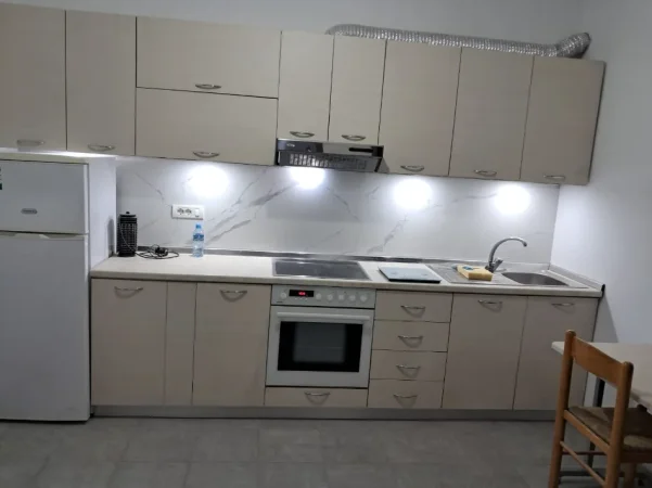 Shqiperi, jepet me qera shtepi 3+1+Ballkon Kati 2, 70 m² 300 € (jorgjia truja nr44 qyteti student)
