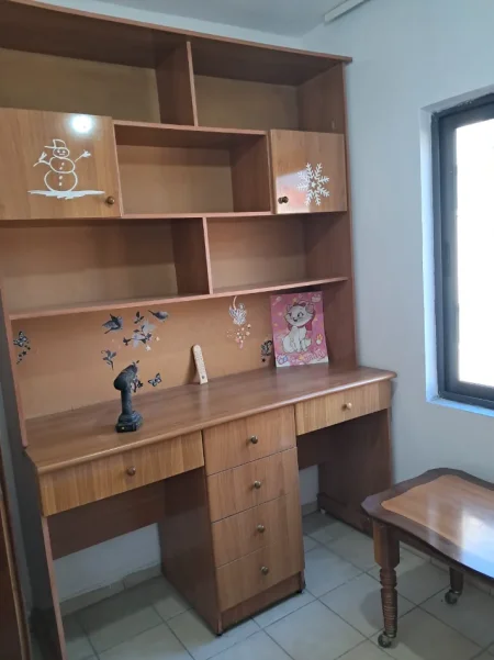 Shqiperi, jepet me qera shtepi 3+1+Ballkon Kati 2, 70 m² 300 € (jorgjia truja nr44 qyteti student)
