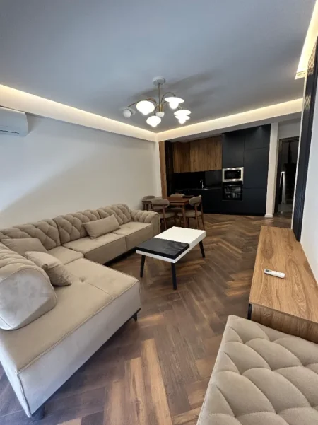 Tirane, jepet me qera apartament 2+1+Ballkon Kati 0, 95 m² 1.000 € (Kodra e Diellit)