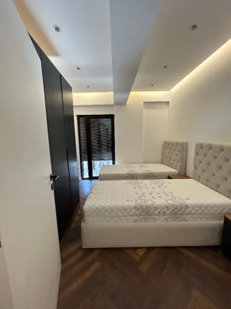 Tirane, jepet me qera apartament 2+1+Ballkon Kati 0, 95 m² 1.000 € (Kodra e Diellit)