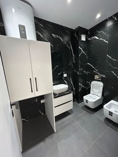 Tirane, jepet me qera apartament 2+1+Ballkon Kati 0, 95 m² 1.000 € (Kodra e Diellit)