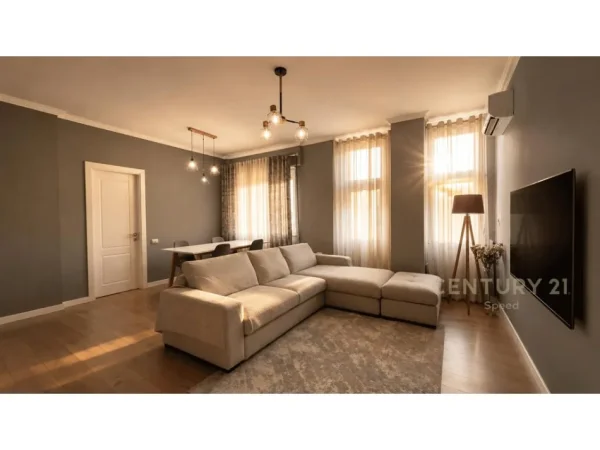 Tirane, jepet me qera apartament 2+1 Kati 1, 87 m² 850 € (Komuna e Parisit SPEED143665)