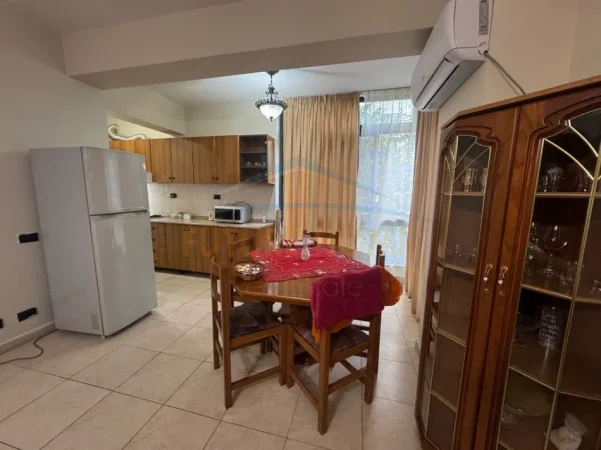 Tirane, jepet me qera apartament 1+1+Ballkon Kati 2, 85 m² 500 € (Stadiumi Arena)