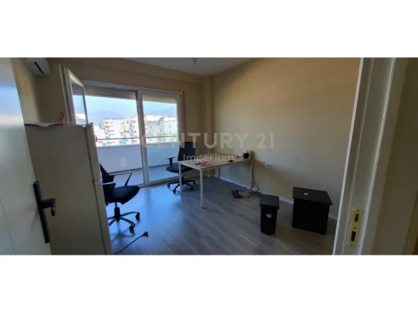 Tirane, jepet me qera zyre Kati 8, 131 m² 1.100 € (Komuna e Parisit IMP143632)