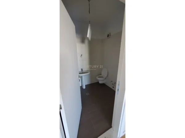 Tirane, jepet me qera zyre Kati 8, 131 m² 1.100 € (Komuna e Parisit IMP143632)
